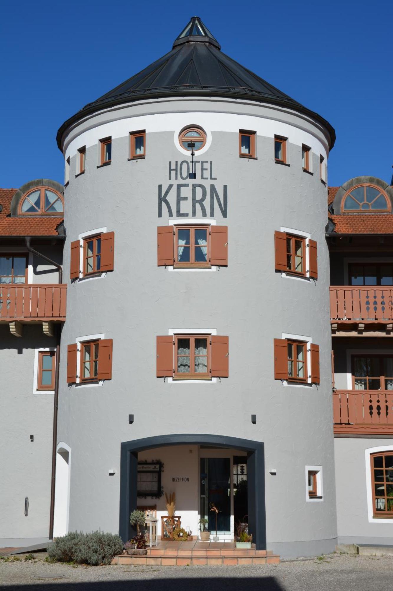 Hotel Garni Kern Halfing Exterior photo